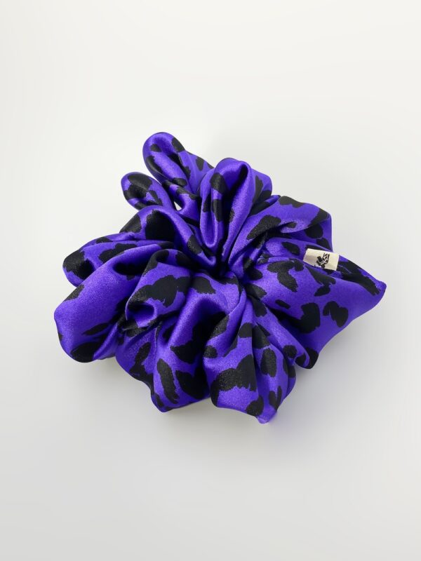 scrunchie en satin violet leopard by dream hair jaguar shoes