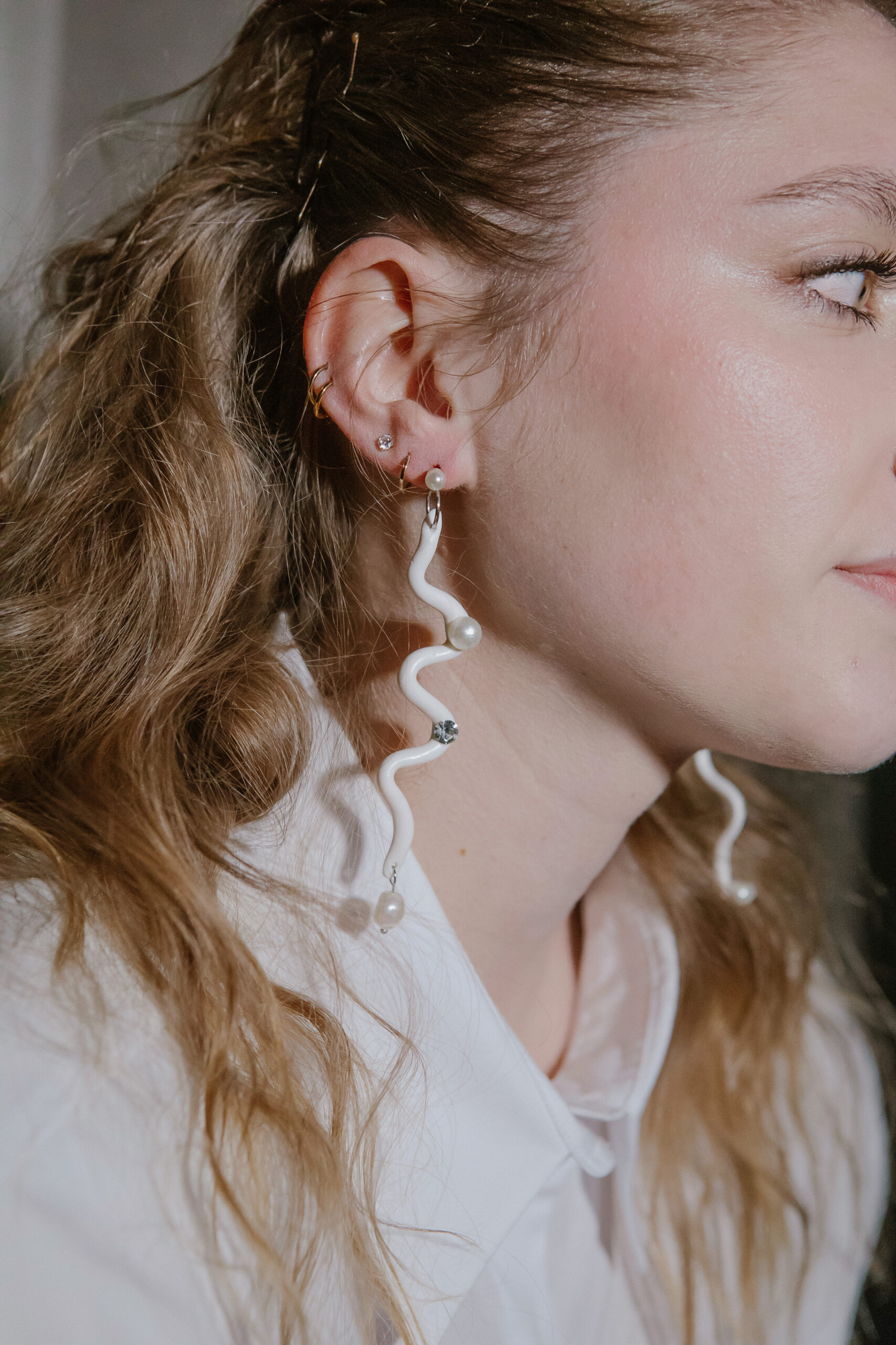 boucles d'oreille pour mariée moderne et minimaliste by eglantine reigniez 